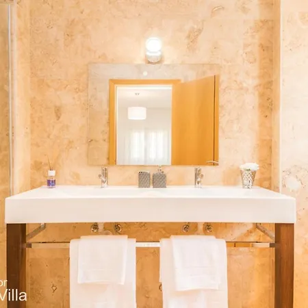 Akivillas Tavira *