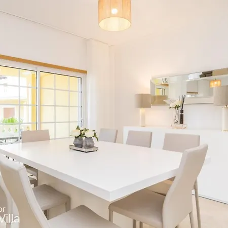 Akivillas Tavira *