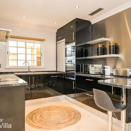 Akivillas Tavira *